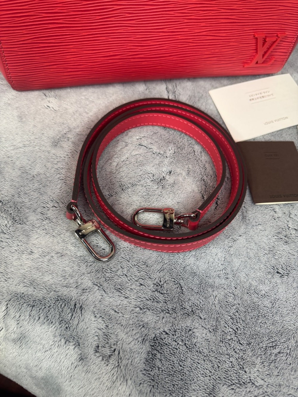 Louis Vuitton Cluny BB Pink Epi Leather + Strap - Picture 16 of 16
